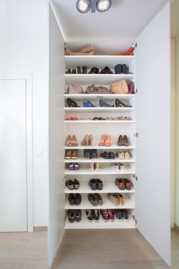 Achternaam zin Mogelijk Maak plek voor jouw schoenen: hoge opbergkast in de hal | DM-Line