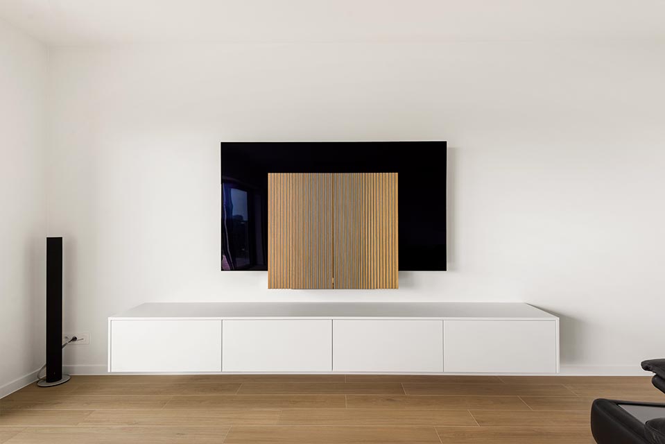 Zwevend tv-meubel in witte poederlak uitvoering