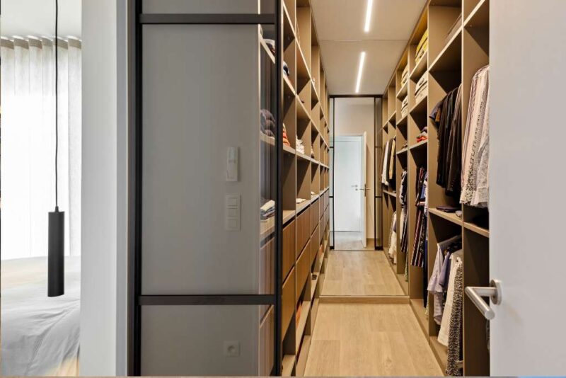 Inloopdressing in de slaapkamer l Realisatie l DM-Line