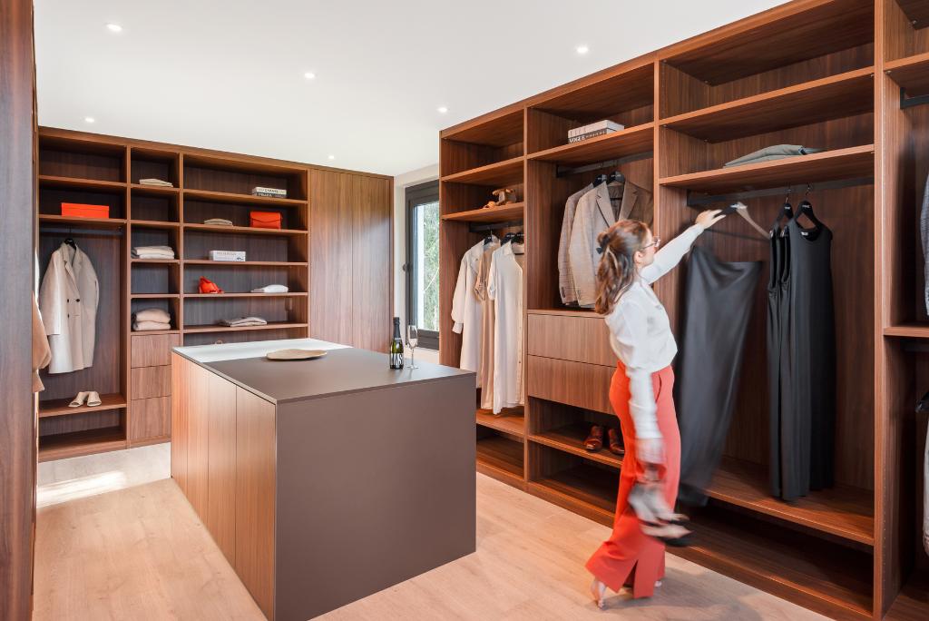 Ruime inloopdressing met eiland