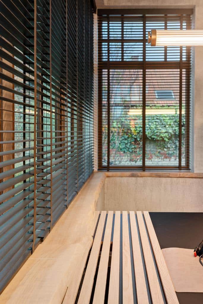 Bureau op maat in fineer