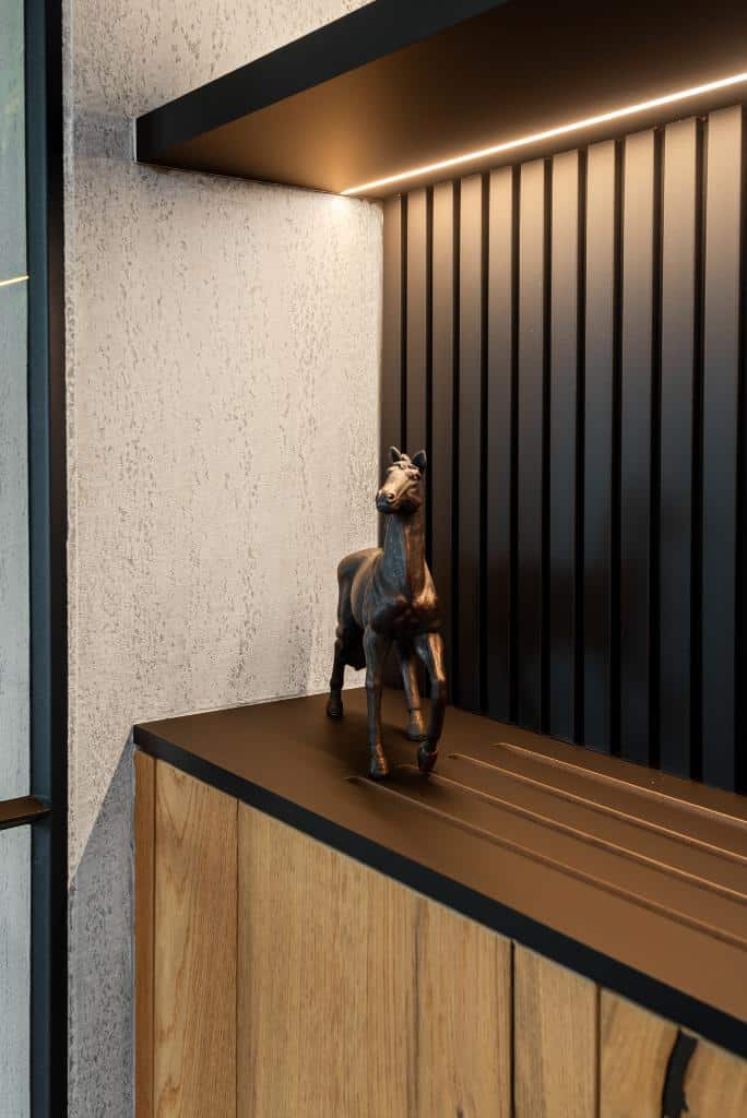 Livingmeubel op maat in fineer met darby doors