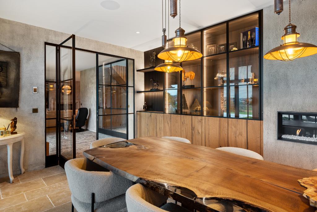 Livingmeubel op maat in fineer met darby doors